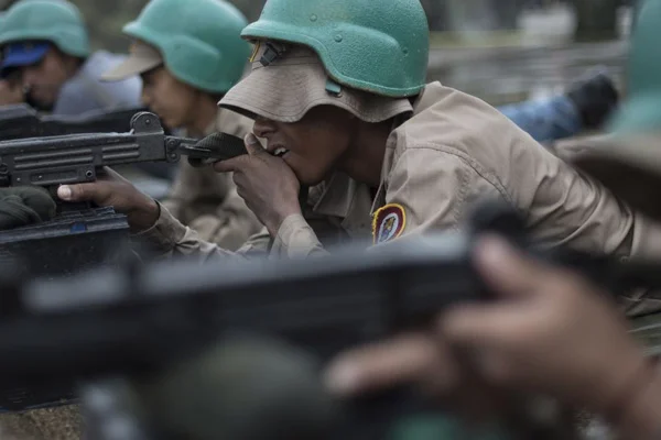 Venezuela'dan kritik hamle: Askerler sınıra konuşlandırılıyor