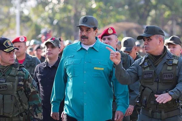 Venezuela Kolombiya sınırını kapattı