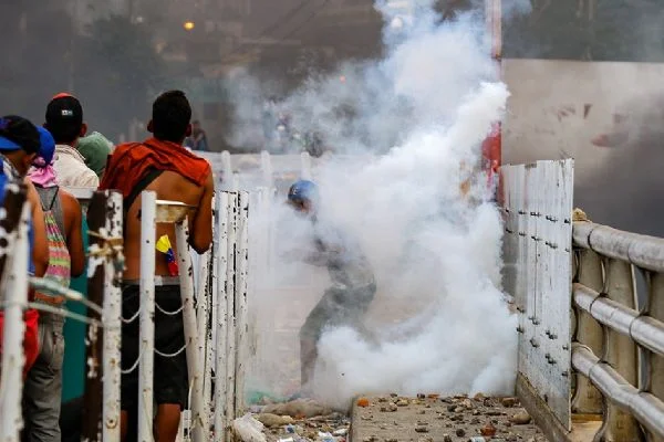 Venezuela sınırındaki çatışmalarda 4 kişinin öldüğü iddia edildi