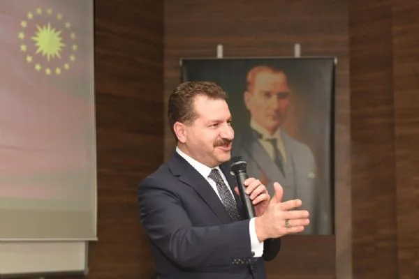 Yücel Yılmaz: Ayvalık Cumhuriyet şehridir