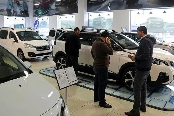 Yüksek faizler otomotive el freni çektirdi