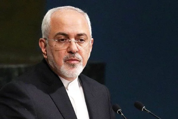 Zarif'in istifası İran'ı salladı