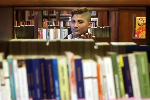 1 yılda 150 kitap okuyan Suriyeli çocuğa ödül verildi