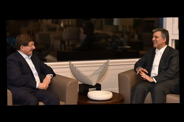 Abdullah Gül ve Ahmet Davutoğlu ekran karşısına çıktı