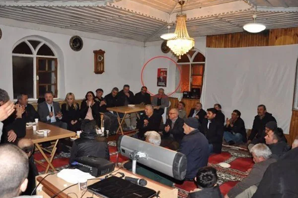 Adayların camide oy istemesi tepki çekiyor