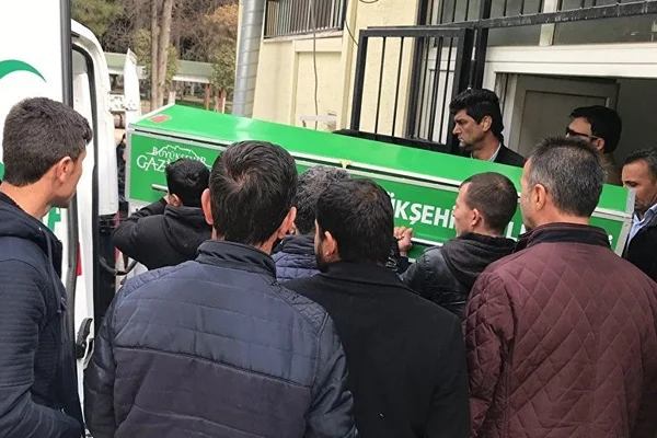 Ahırda çalışan 14 yaşındaki çocuk, elektrik akımına kapılarak öldü