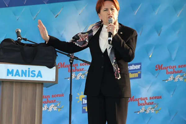 Akşener: Bu çanta Pınarhisar'a giderken Erdoğan'ın elindeydi