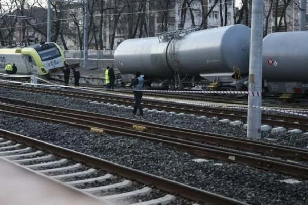 Ankara'da akaryakıt yüklü tren raydan çıktı