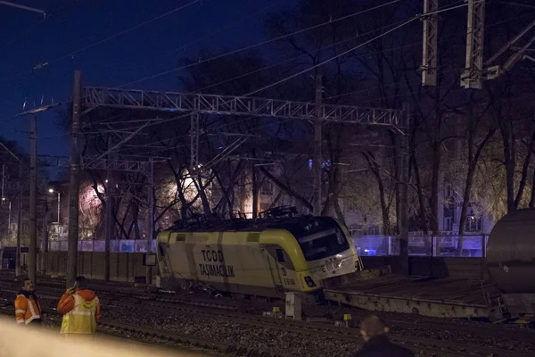 Ankara'da yakıt taşıyan yük treni raydan çıktı