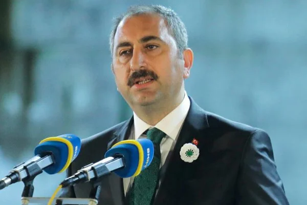 AP'nin Türkiye raporuna Bakan Gül'den sert tepki