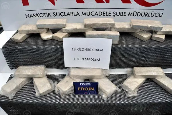 Araç içerisinde 19 kilogram eroin