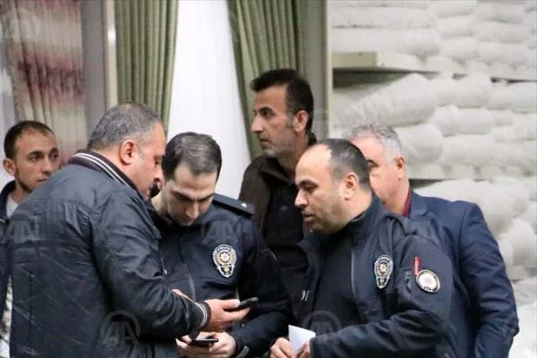 Aracın lastiğini keserek aracın içindeki paraları çaldı