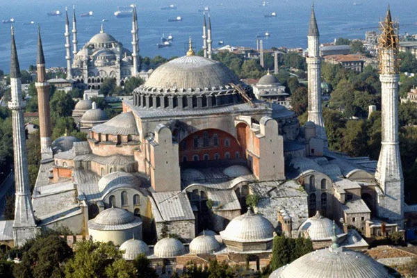 Ayasofya, kiliseden camiye, camiden müzeye nasıl dönüştürüldü?
