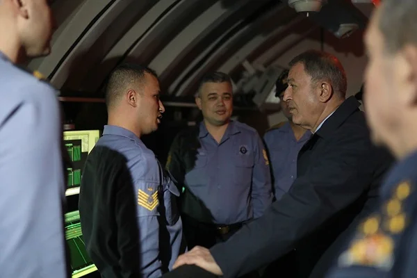 Bakan Akar ve komutanlardan bahriyelilere ziyaret