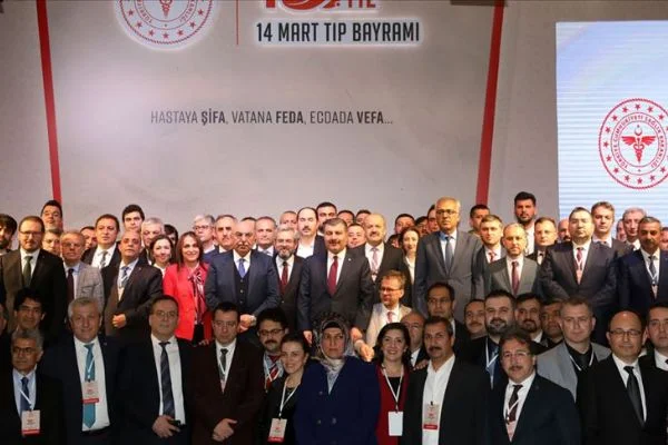 Bakan Koca sağlık çalışanları ile bir araya geldi