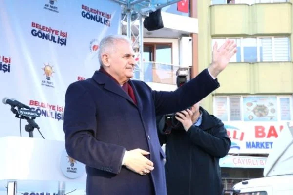 Binali Yıldırım'a Zeytinburnu'nda coşkulu karşılama
