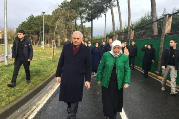 Binali Yıldırım, Çekmeköy Belediye Başkan Adayı Ahmet Poyraz'a destek istedi