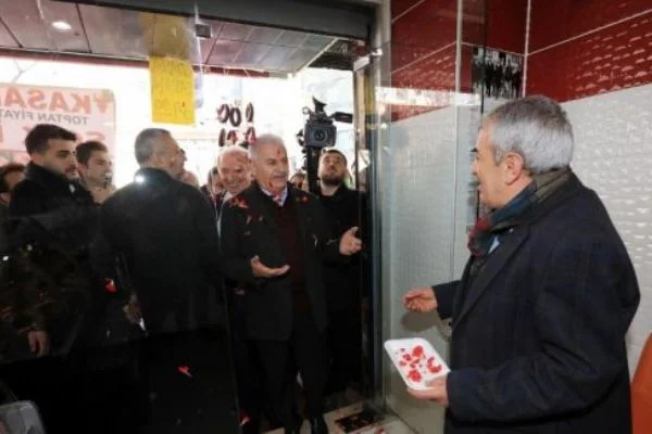 Binali Yıldırım: Metrobüs ve Metro Büyükçekmece'ye gelecek