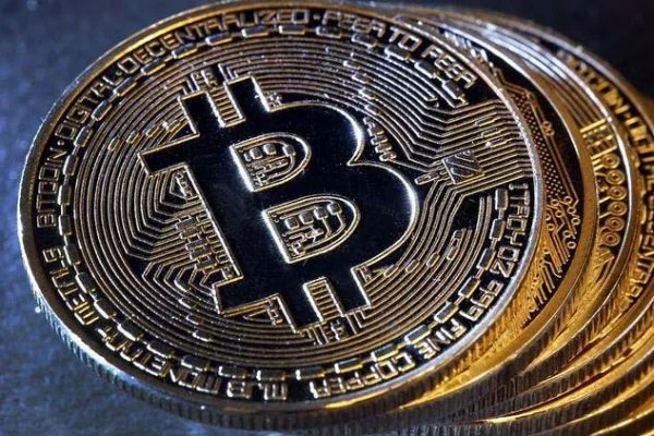 Bitcoin 3,900 dolar sınırında