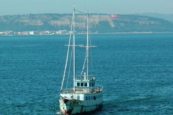 Çanakkale Boğazı'nda hayalet tekne