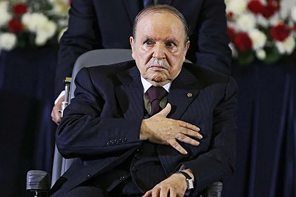 Cezayir'de bir milyon kişi, Buteflika'nın istifası için yürüdü