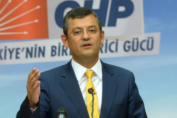 CHP'li Özel'den ezan açıklaması: Polisi ıslıklıyorlardı ezanın duyulması mümkün değil