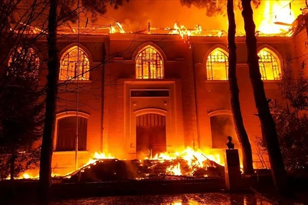Denizli'de tarihi okulda yangın