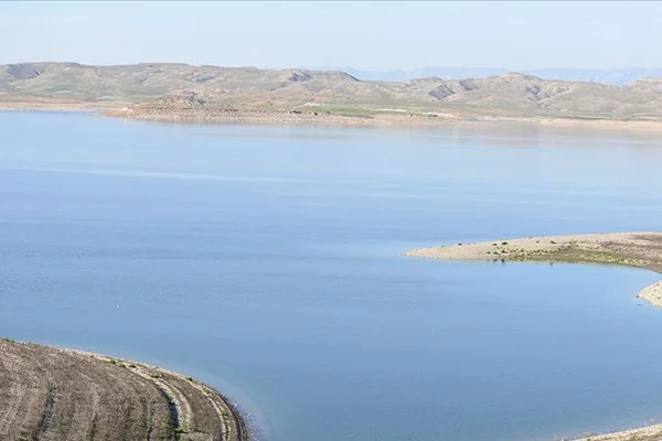 Dicle Nehri'nde feribot battı: Ölü ve yaralılar var