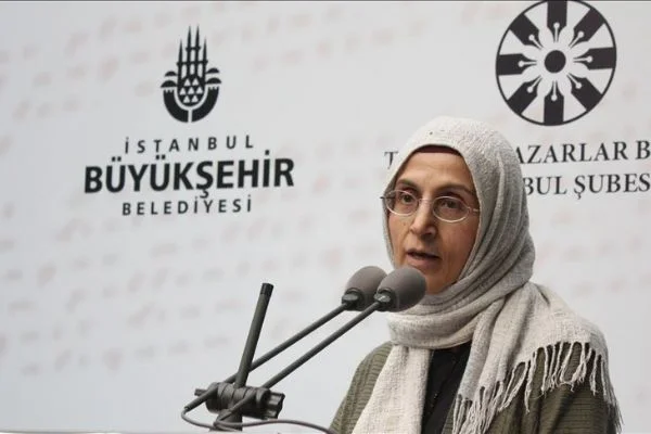 'Edebiyat okuru kolay aldanmaz'