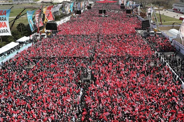 Erdoğan: 31 Mart'ta dünyanın öbür ucundan bizi tehdit edenlere öyle cevap vereceğiz ki...