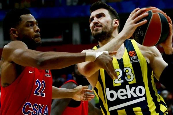 Fenerbahçe Beko liderliğini sürdürdü