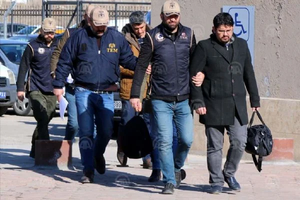 FETÖ'cü doktor ve akademisyenlere operasyon