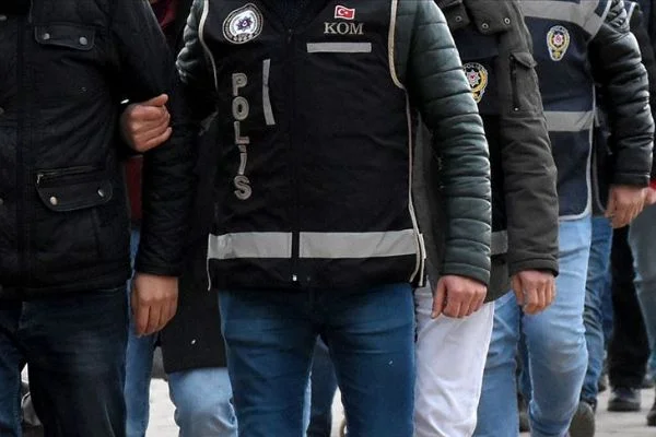 FETÖ'nün mahrem yargı organlarına 37 ilde operasyon