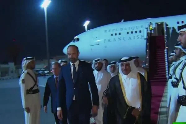 Fransız Başbakan Katar'ı ziyaret etti