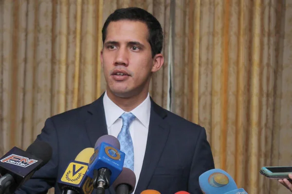 Guaido'dan petrol için ''özel sektör'' vaadi