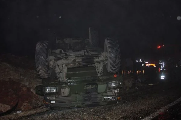 Hatay'da askeri araç devrildi: 5 yaralı