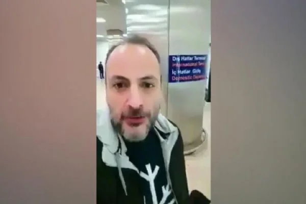 Havalimanında başörtülülere nefret kusan şahıs