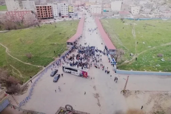 HDP'nin Diyarbakır'daki mitinglerine vatandaşlar ilgi göstermedi
