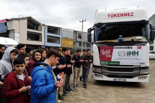 İHH TIR'ları iyilik için yollarda