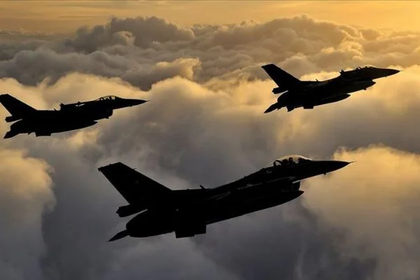 Irak'ın kuzeyine hava harekatı