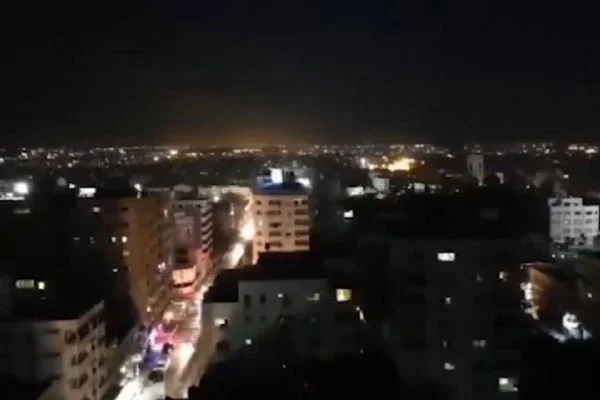 İsrail işgal güçleri Gazze'deki yerleşim yerini vurdu