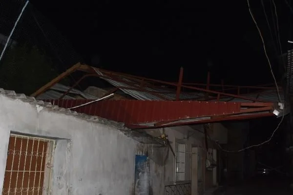 İzmir'de şiddetli fırtına
