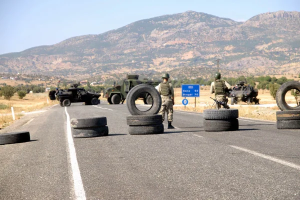 Jandarma karakoluna ateş açıldı