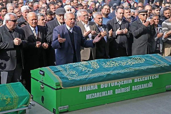 Karbonmonoksitten zehirlenen 5 kişinin cenazesi toprağa verildi