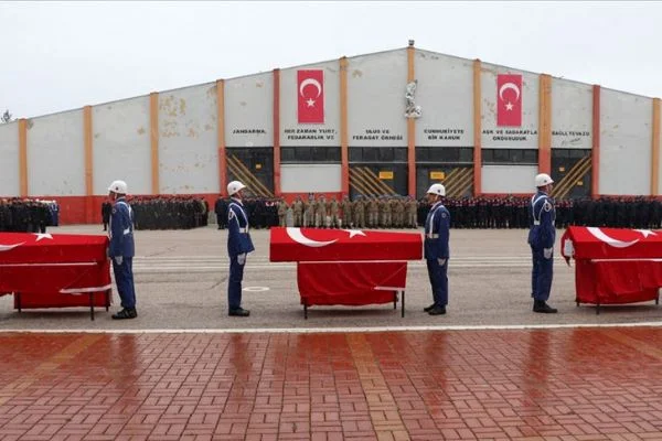 Kazada yaşamını yitiren komandolar için tören