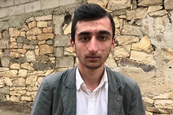 Kendisine tepki gösteren kadına karşı tavrı takdir topladı