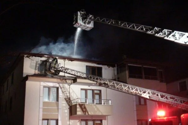 Kocaeli'de çatı yangını