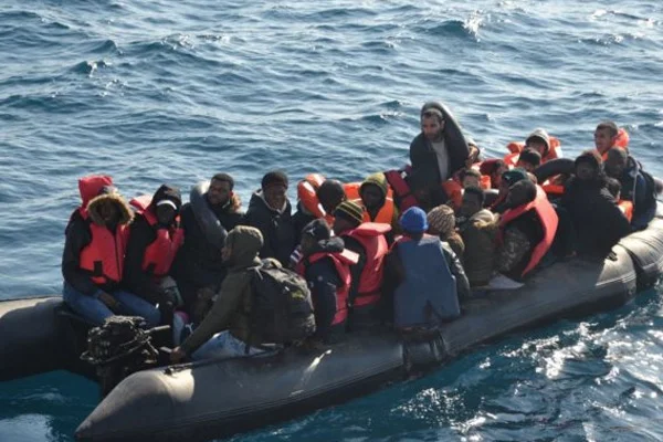 Kuşadası açıklarındaki 37 göçmen yakalandı