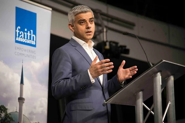 Londra Belediye Başkanı Theresa May'e yazdı: İslamofobi'nin tanımı değişsin