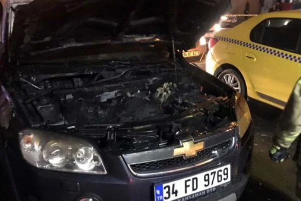 Mecidiyeköy'de lüks cip alev alev yandı
